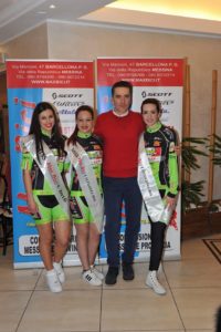 MissMaxBici-200x300 Il Team Max Bici si presenta con le nuove maglie ed elegge la Miss 2016