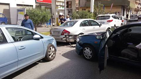 12952974_10206303739337290_1790926484_o Barcellona, incidente in Via Papa Giovanni XIII: carambola di automobili (FOTO)
