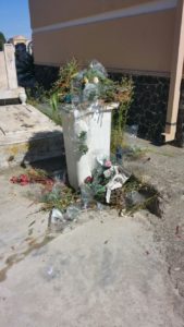 cimiterosporco1-169x300 Barcellona, degrado al cimitero comunale: la segnalazione dei nostri lettori