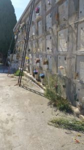 cimiterosporco4-169x300 Barcellona, degrado al cimitero comunale: la segnalazione dei nostri lettori