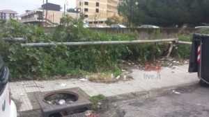 tombinoviaCattafi2-300x169 Segnalato tombino senza coperchio nei pressi dell'Ospedale Cutroni Zodda
