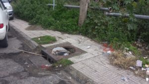 tombinoviaCattafi3-300x169 Segnalato tombino senza coperchio nei pressi dell'Ospedale Cutroni Zodda