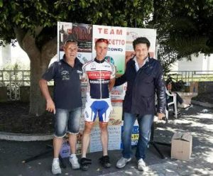 cicli-benedetto-300x248 MTB, Memorial Tindaro Arcoraci a Falcone: assegnate le maglie di Campione Interregionale
