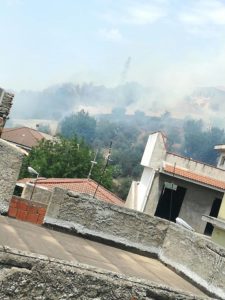 fiamme-5-225x300 Fiamme a Santa Venera, sul posto la Forestale e la Protezione Civile