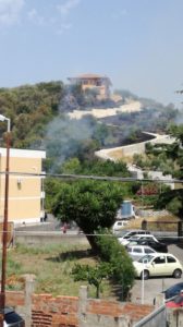 incendioSantaVenera2-168x300 Fiamme a Santa Venera, sul posto la Forestale e la Protezione Civile