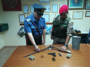 CC-Santa-Lucia-del-Mela-rinvenimento-armi-300x225 Santa Lucia del Mela, arrestato un 66enne per detenzione illegale di armi e munizioni